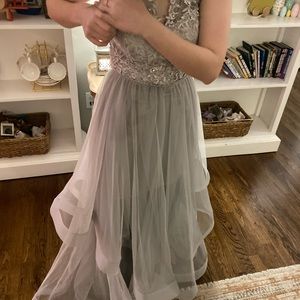 I’m selling a silver formal gown it can be worn for formal events or prom